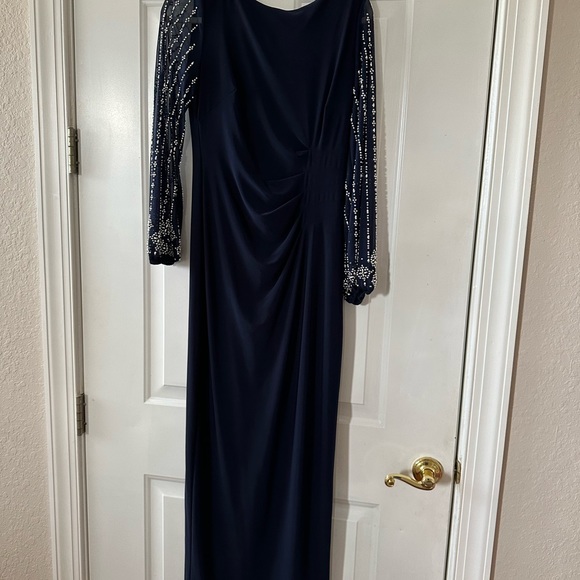 Beautiful long dress - Picture 3 of 4